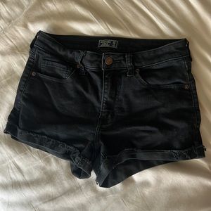 Abercrombie low rise distressed short
